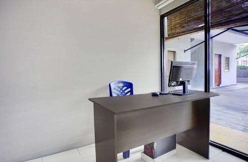 Medan House | Cozy Double Escape W/Free WiFi and Parking