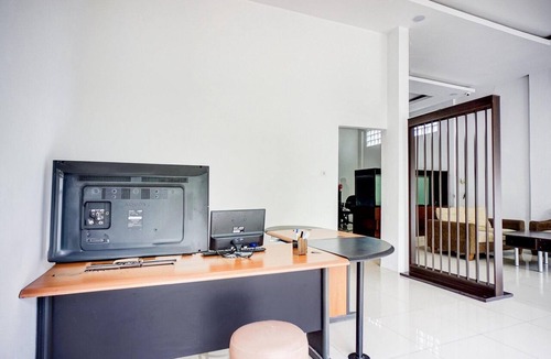Medan House | Cozy Double Escape W/Free WiFi and Parking
