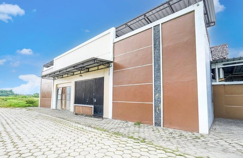 Slawi House | Cozy Double Escape W/Free WiFi and Parking
