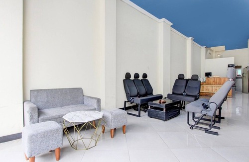 Surakarta House | Cozy Double Escape W/Free WiFi and Parking