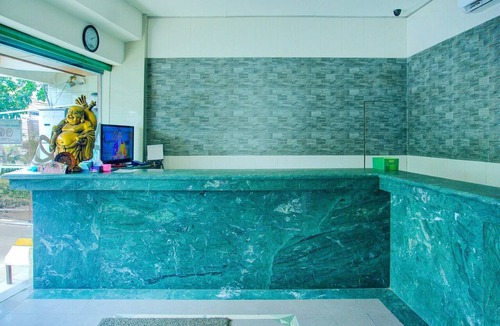 Palembang House | Cozy Double Escape W/Free WiFi and Parking
