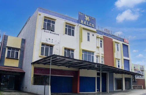 Palembang House | Cozy Double Escape W/Free WiFi and Parking