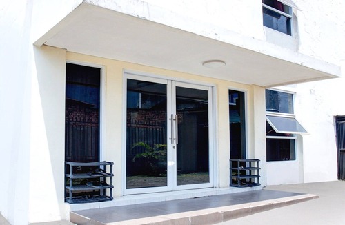 Palembang House | Cozy Double Escape W/Free WiFi and Parking