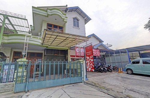 Semarang House | Cozy Double Escape W/Free WiFi and Parking