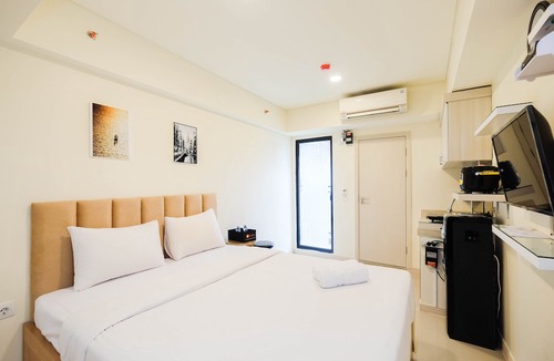 Cikarang Hotel | Cozy Living and Comfortable Studio Room at Meikarta Apartment