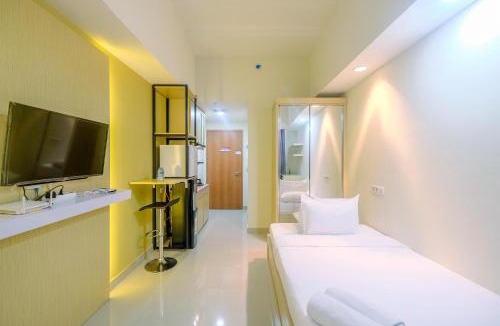 Pondokcina Apartment | Cozy Living Studio Room at Evenciio Margonda Apartment By Travelio