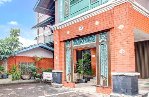 Yogyakarta House | Cozy Twin Escape with Free WiFi and Parking