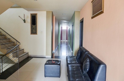 Palembang House | Cozy Twin Escape with Free WiFi and Parking