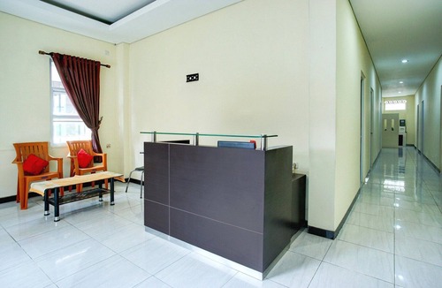 Palembang House | Cozy Twin Escape with Free WiFi and Parking
