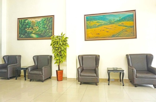 East Jakarta House | Cozy Twin Escape with Free WiFi and Parking