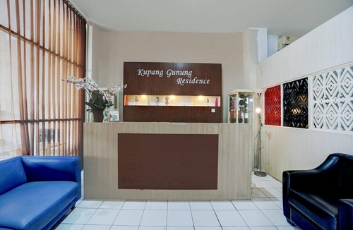 Surabaya House | Cozy Twin Escape with Free WiFi and Parking