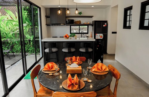 Kediri House | D'Kenyeri Villa by Aayan