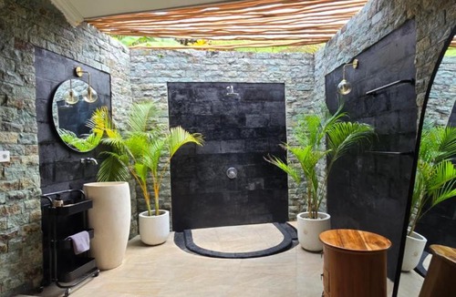 Sayan Villa | D Vivi Houses