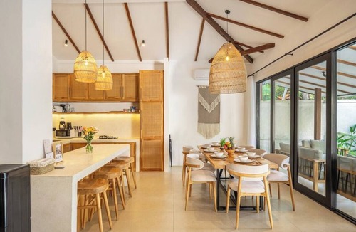 Penestanan House | Designer 3BR Villa w Garden Bath & Pool Ubud