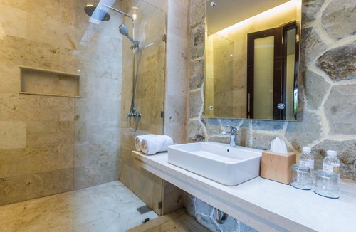 Batu Bolong Hotel | djabu Canggu Beach Villa
