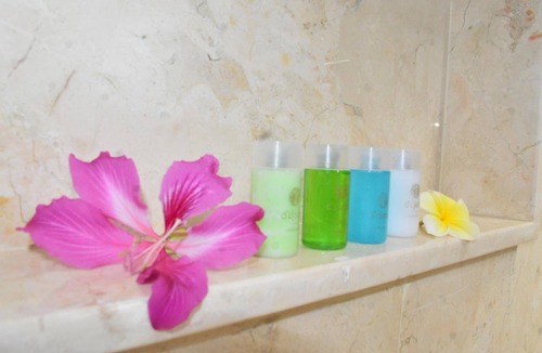 Batu Bolong Hotel | djabu Canggu Beach Villa
