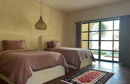 Mushroom Bay Hotel | El Campo Mushroom