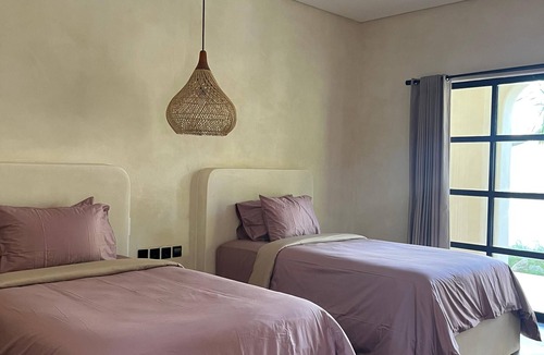 Mushroom Bay Hotel | El Campo Mushroom