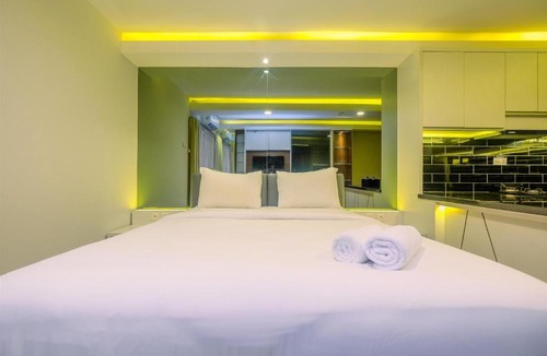 Old Jakarta Apartment | Elegant and Comfy Studio Amethyst Apartment By Travelio