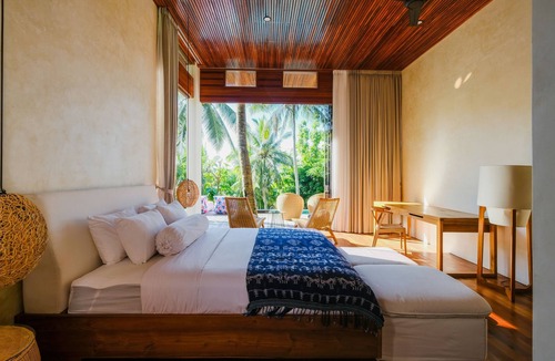 Selong Belanak Hotel | EM Hill Estate