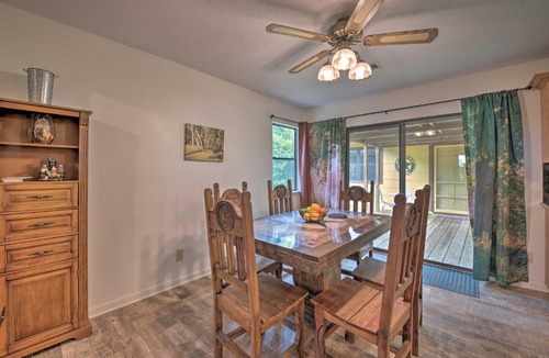 Waller House | Evolve Hempstead Cottage Covered Porch and Views!