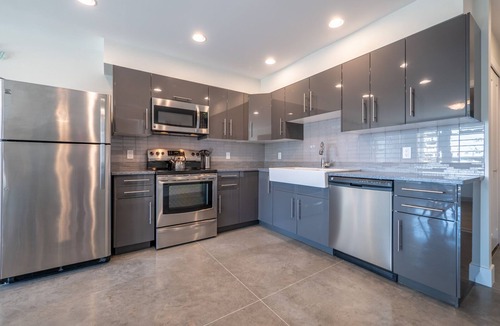 West Sechelt Apartment | Fabulous executive basement garden suite located in West Sechelt