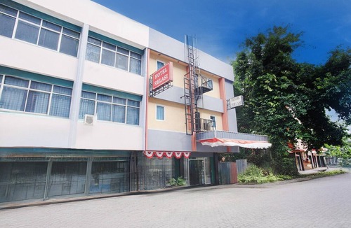 Palembang House | Family Luxury Suite W/Free WiFi and Parking