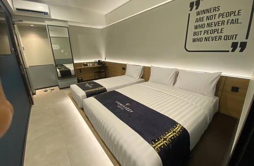 Rawamangun Hotel | FIERIS IZZY HOTEL