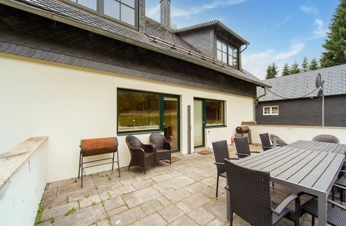 Friedrichshoehe House | Forest Escape with Terrace