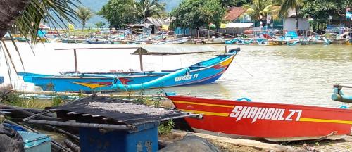 Ciwaru Boat Rental | geofark ciletuh fishing boats