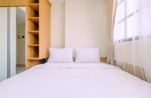 Pondokcina Apartment | Good Choice and Strategic 2BR without Living Room Evenciio Apartment By Travelio