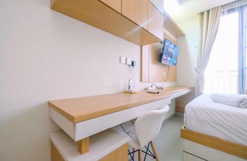 Pondokcina Apartment | Good Choice and Strategic 2BR without Living Room Evenciio Apartment By Travelio