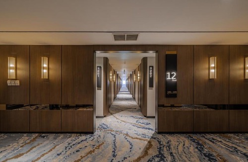 Gubeng Hotel | HARRIS Hotel & Conventions Gubeng