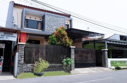 Tegal House | Homely Guest House Tegal
