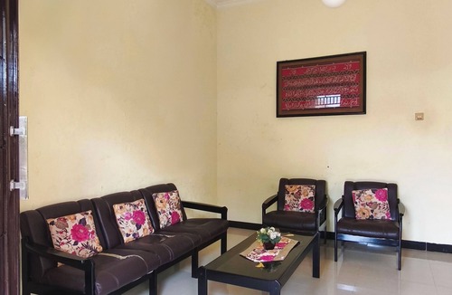 Tegal House | Homely Guest House Tegal