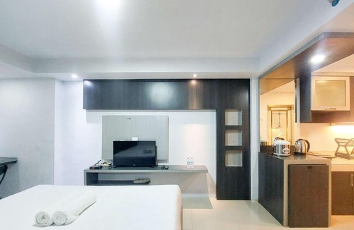Medan Apartment | Homey and Warm Studio Apartment at Mansyur Residence By Travelio