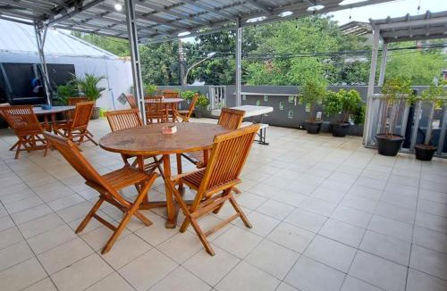 Tanjung Priok Hostel | Hotel Dinar Family