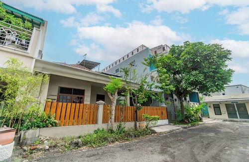 Jember Hotel | Hotel O Anasya Homestay