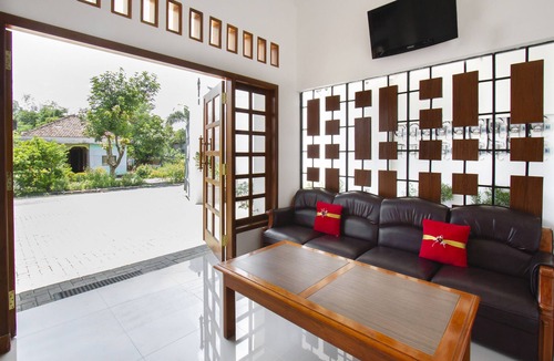 Kalangbret Hotel | Hotel O Forrest’inn