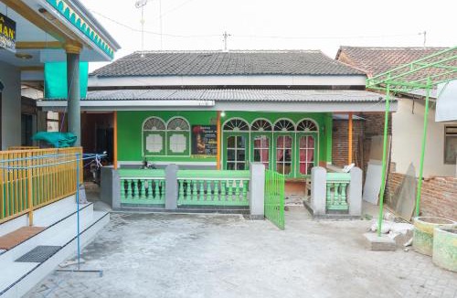 Banyuwangi Hotel | Hotel O Gandrung Payungan Family InnNearStasiun Banyuwangi Kota