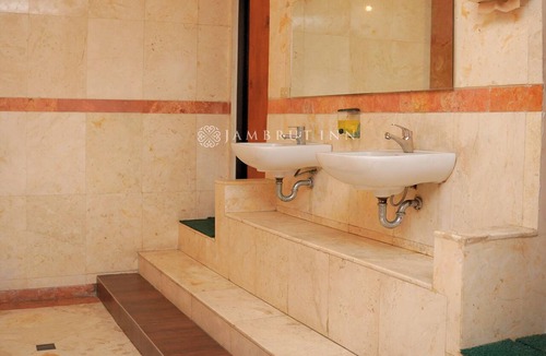Menteng Hotel | Jambrut Inn