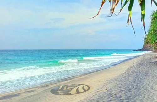 Senggigi Hotel | Kamana Beach House