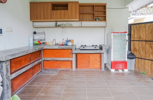 Batu Bolong Hotel | Karan Homestay Canggu