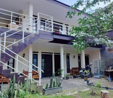 Malang House | Karjo Home stay Syariah