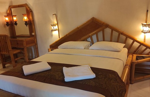 Lovina Hotel | Keyani's Bungalow