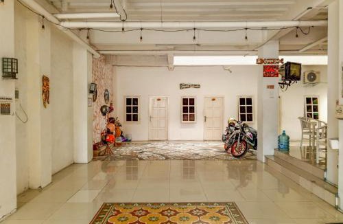 Yogyakarta Hotel | King Puntodewo Guesthouse RedPartner