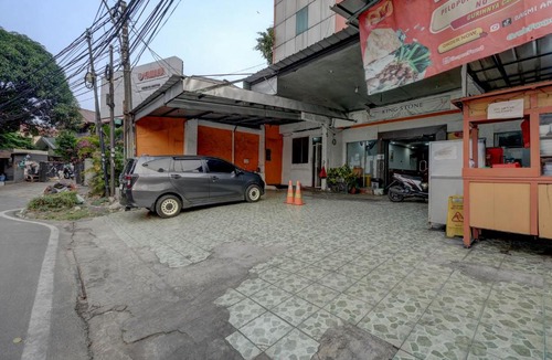 Ciputat Hotel | Kingstone Bintaro By ARBA