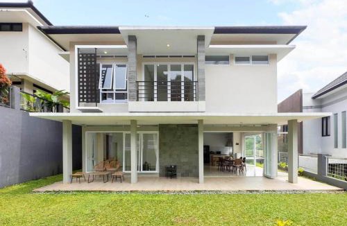Bandung Villa | Kira House Bandung by Privee