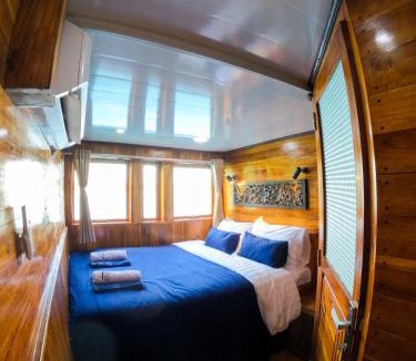 Labuan Bajo Boat Rental | Komodo Cruise 3D2N with Emocean Tour - Monday & Friday Departures