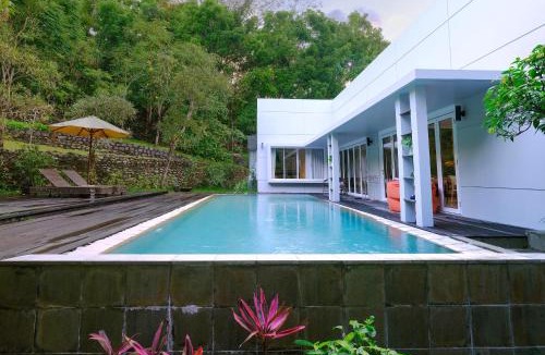 West Manggarai Villa | La Quoriena Botanical Villa & Cafe'